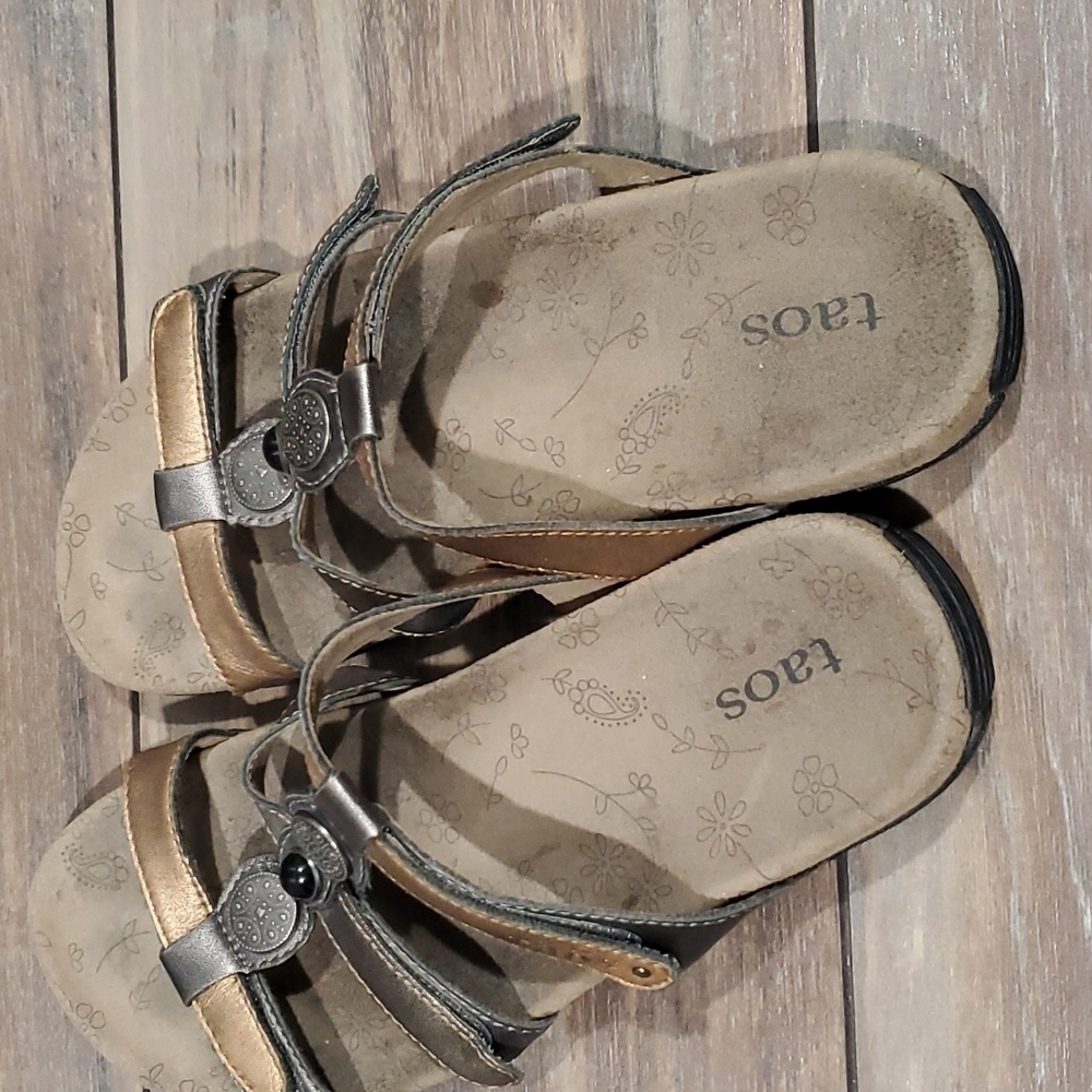 Taos Festive sandals Strappy flats sz 7 hook&loop shoes - Picture 10 of 10